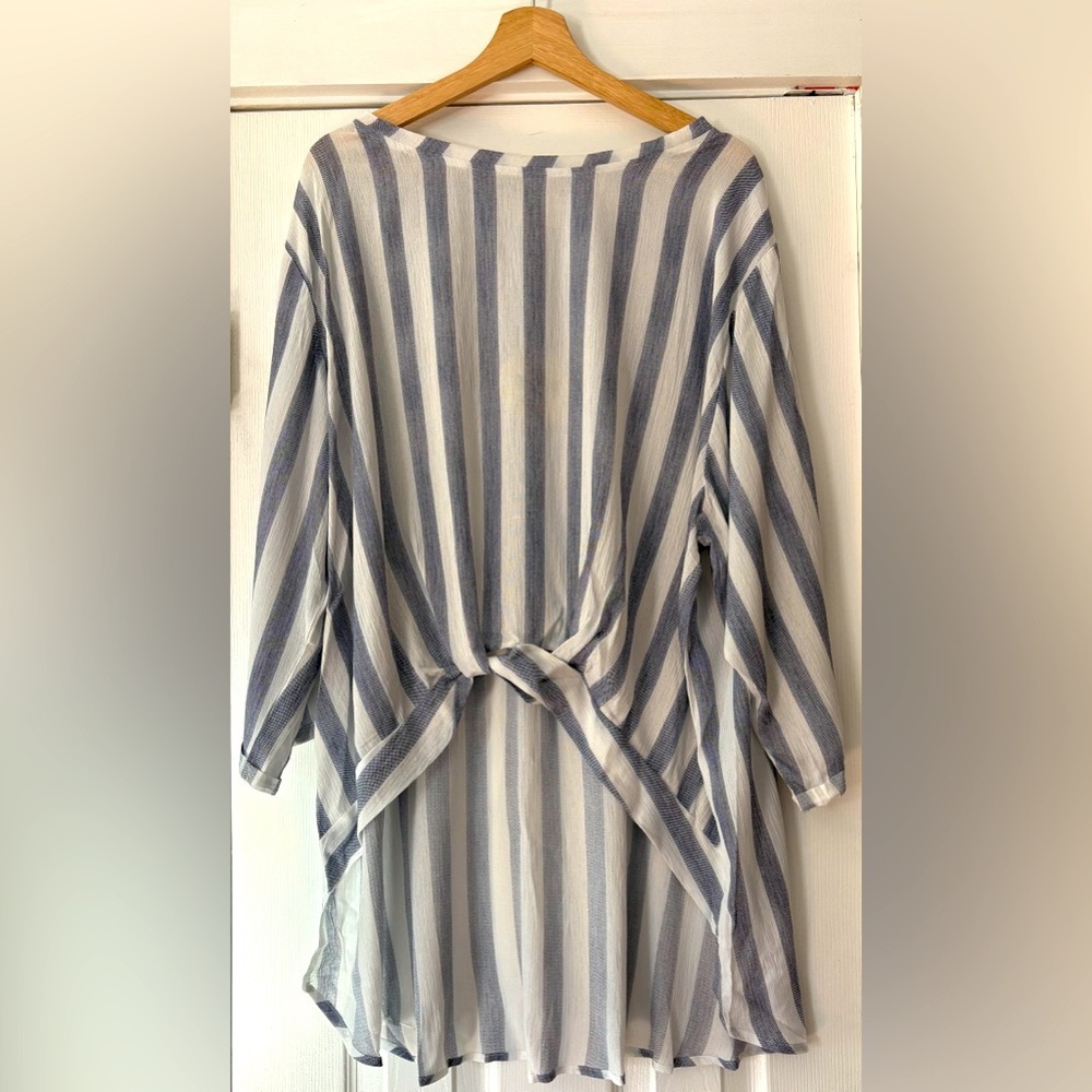 Hayden‎ Los Angeles Striped Lightweight Blue and White Women's Top Size 1XL NWT
